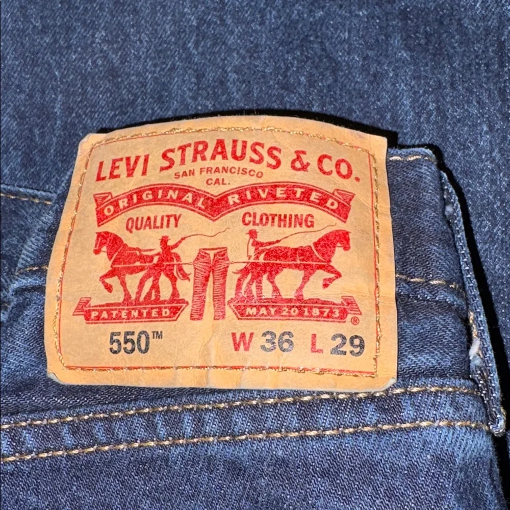Levi Strauss 550 dark wash jeans size W36 L29